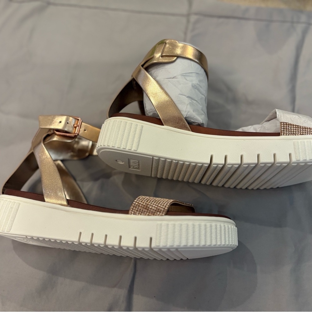 Elegant Gold Women's Sandals
